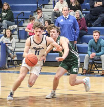 Gladwin boys’ hoop team finds ways to get past Pinconning