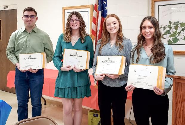 GOOD CITIZENS HONORED AT LUNCHEON