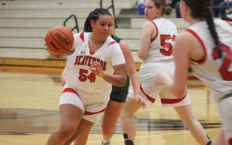 Leiyah Mungin drives towards the net against Clare.