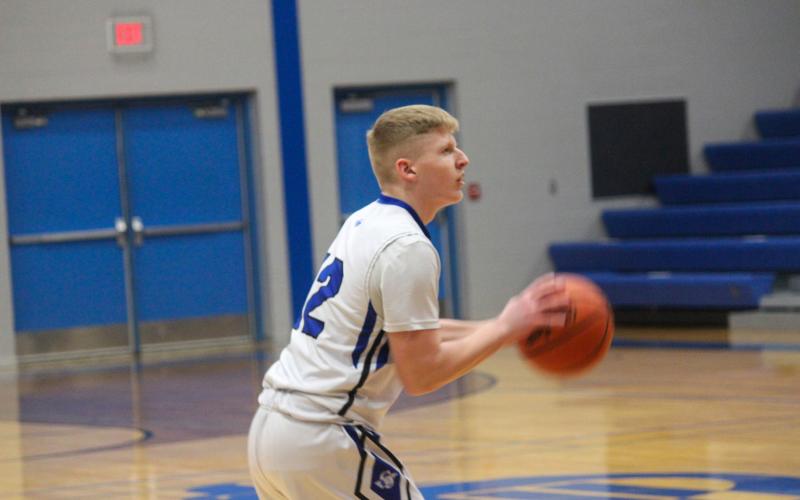 Jayden Mieske sets up the shot for Gladwin.