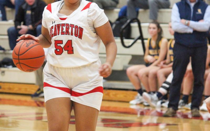 Leiyah Mungin dribbles the ball down the court while scanning for open teammates.