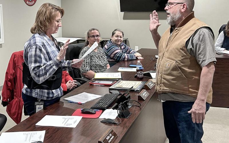 Raymond Nau is sworn in as Mayor of Beaverton at a Special Beaverton City Council meeting held at Beaverton City Hall.