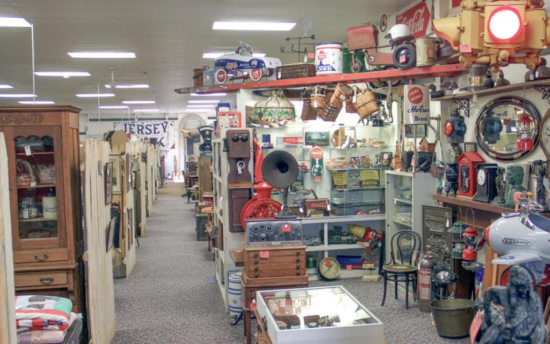 Timberwood Antique Mall holds grand opening celebration