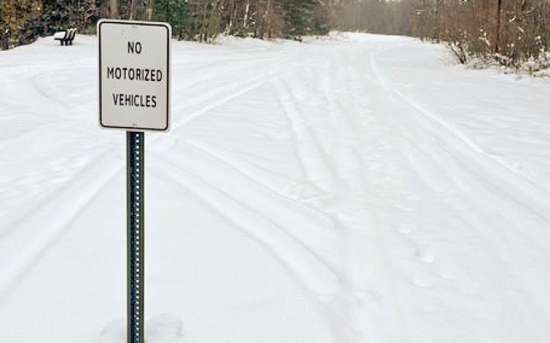 The sign that reads “No Motorized Vehicles” at the Trail of Two Cities Buckeye Trailhead on River Road.