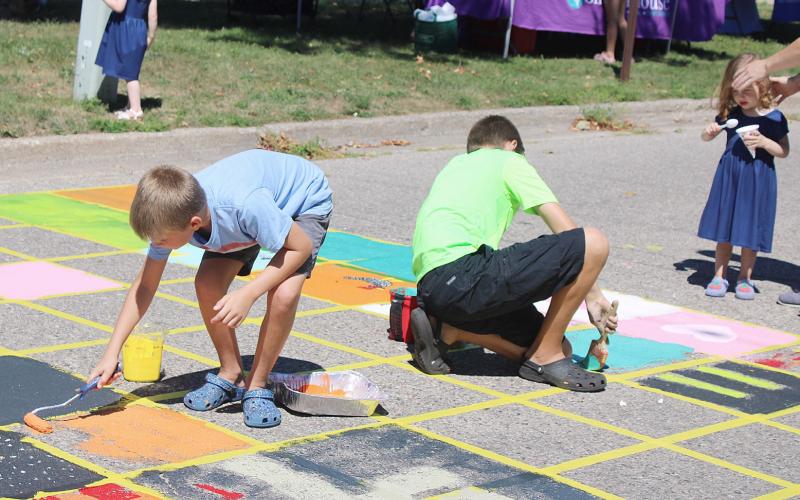Kids Paint the Pavement near county courthouse