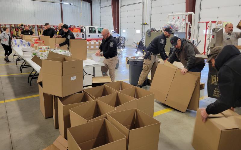 Beaverton PD prepares annual Thanksgiving Dinner giveaway