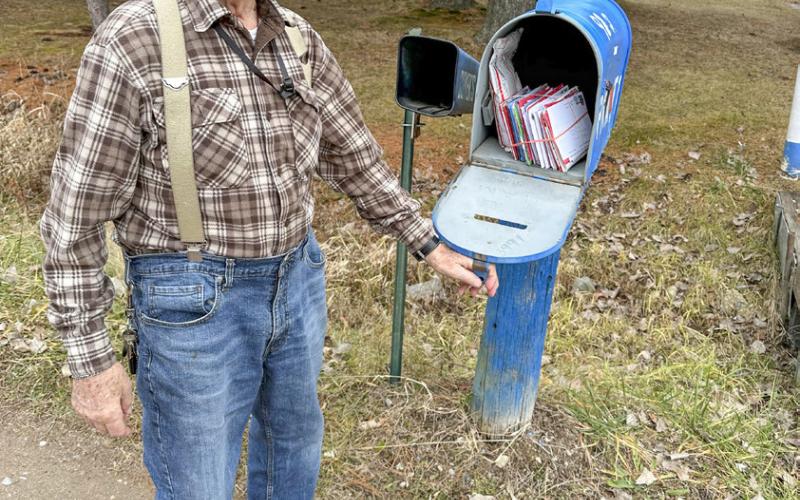 Beaverton man receives over 400 Christmas cards