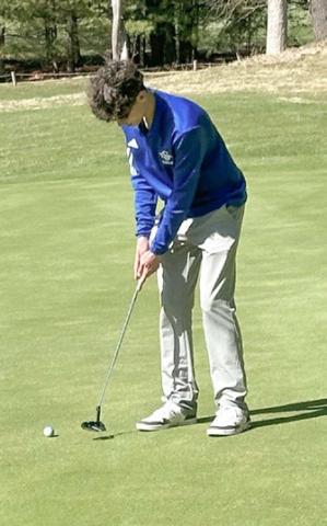 Gladwin golfers win two tourneys