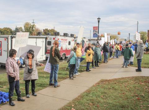 PROTESTORS CHOOSE SIDES ON “NO KINGS” SATURDAY