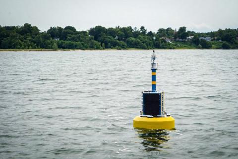 Smart buoys help brace Great Lakes for environmental challenges