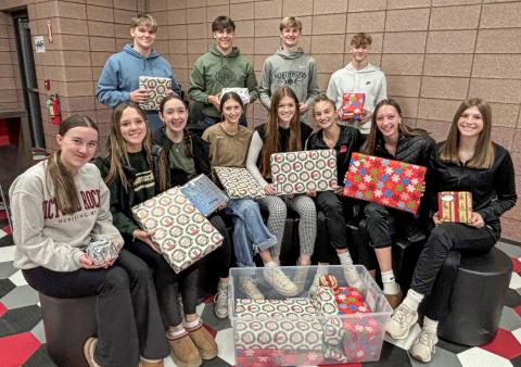 LEO CLUB WRAPS GIFTS