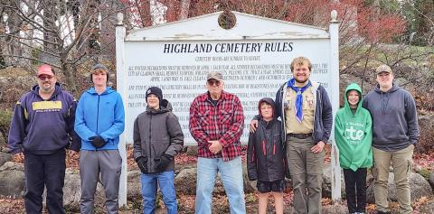 SCOUTS HELP COMMUNITY