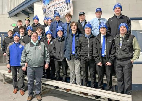 GLADWIN HOCKEY MAKES DONATION TO VETS