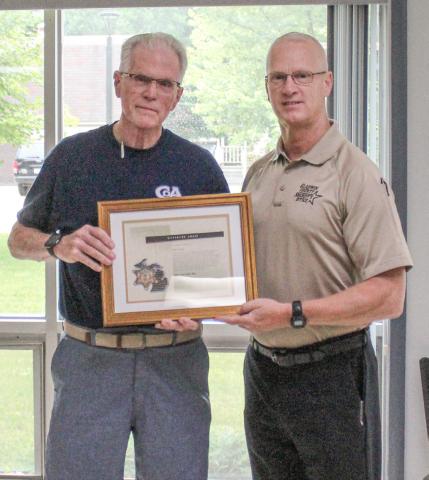 Rick Trudeau receives Lifesaving Award