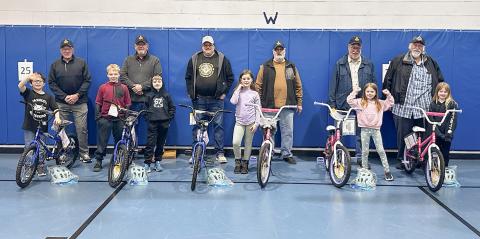 This year’s winners were, from left to right: River Smith, from Mrs. Brand’s class, with Mason Todd Gentry; Ryker Hamilton, from Mrs. Ritchie’s class, with Mason Dick Simmons; Silas Schutz, from Mrs. Winslow’s class, with Mason Art Day; Marcelene Smith, from Mrs. Gary’s class, with Mason Craig Runde; Aspen Paisley, from Mrs. Brand’s class, with Mason Mike Vos; and Abigail Davis, from Mrs. Winslow’s class, with Mason Dan Chapman.