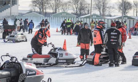 RACING RETURNS