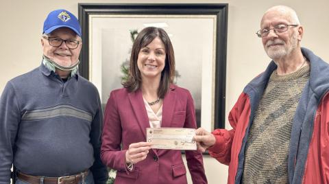 CLARE-GLADWIN AREA SCHOOL RECEIVES DONATION FROM GLADWIN K OF C