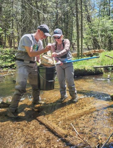 Citizen scientists test Cedar River water quality