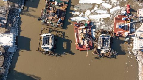 An overhead view of construction on the Lafayette Bridge Project placing steel ring for metal sheet around piers.