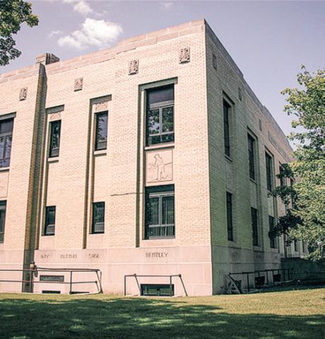 Commissioners discuss wedding planning