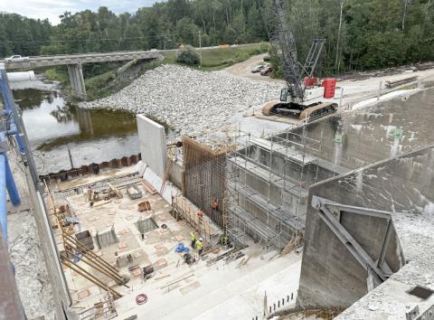 Work continues at Secord Dam on the primary spillway. The two main areas of construction are demolition of one of the spillway bays and placing concrete in the downstream lower slab. In the spillway chute, crews are installing baffle blocks, which are big blocks of concrete used to reduce the force of water as it flows. Crews also started to install the downstream steps.