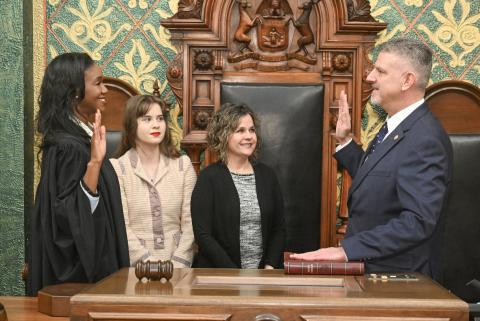 REP. HOADLEY SWORN INTO OFFICE