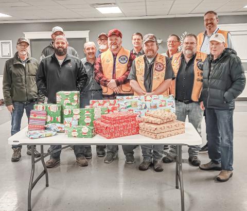 Beaverton Lions distribute toys during holiday season