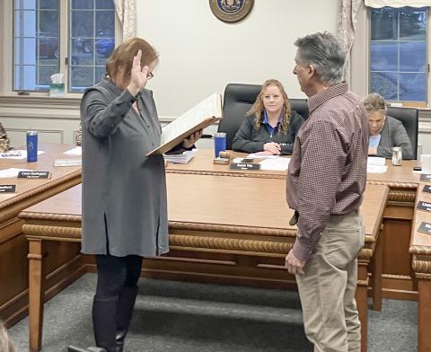 Gladwin City Clerk Marietta Andrist swears in new Council Member Mike Smith at Monday’s Regular Meeting. Smith was appointed by the Council to replace Jamie Sischo, who resigned her position last month.