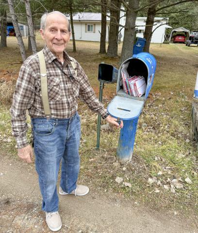 Beaverton man receives over 400 Christmas cards