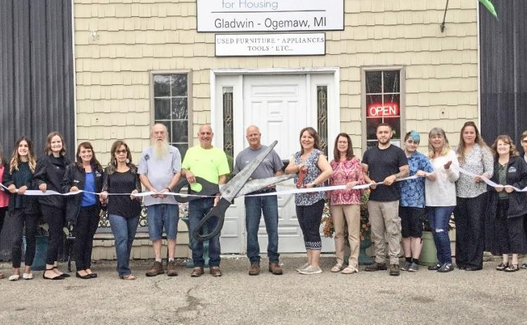 Gladwin-Ogemaw Fuller Center for Housing holds ribbon cutting ceremony
