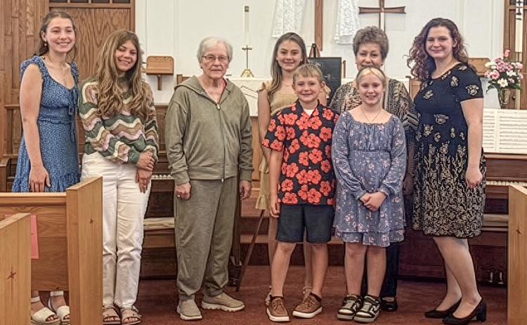 Pictured left to right: Ava Dennings, Presley Hoffman, Ms. Sharon, Eden Batterbee, Emmitt Batterbee, ShayLynn Larsen, Ms. Sherrie, and Kynlee Carr.