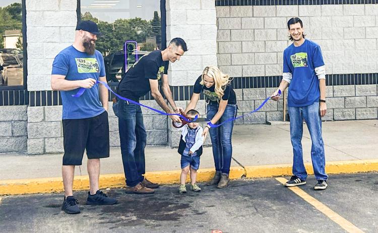 989 Furniture & Mattress holds grand opening in Gladwin