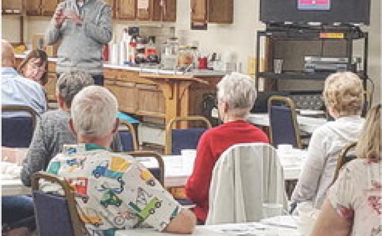 Andrew Rhind presents technology tips to members of MARSP – Gladwin County Chapter.