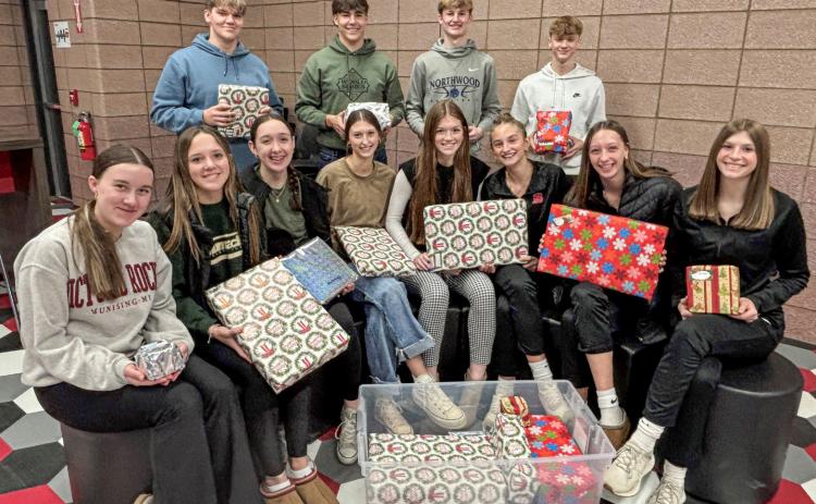 LEO CLUB WRAPS GIFTS
