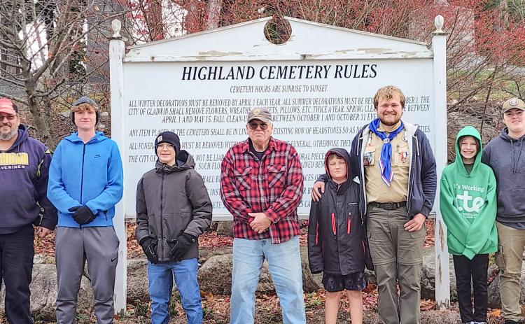 SCOUTS HELP COMMUNITY