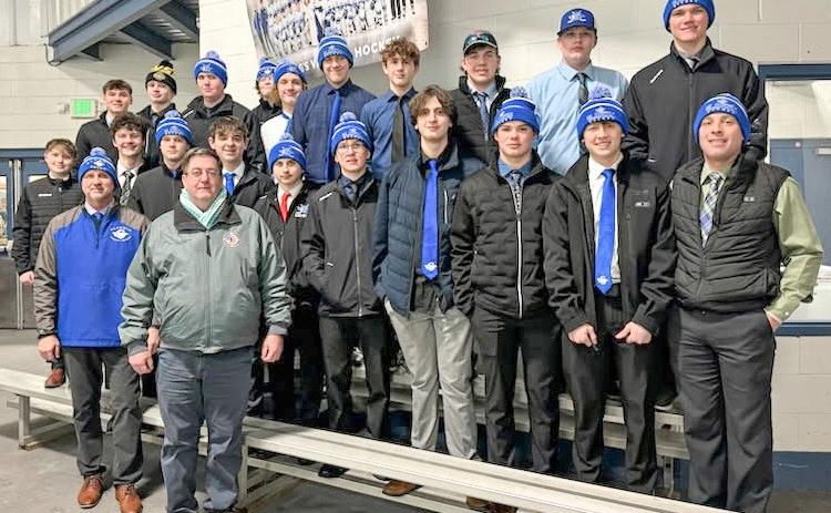 GLADWIN HOCKEY MAKES DONATION TO VETS