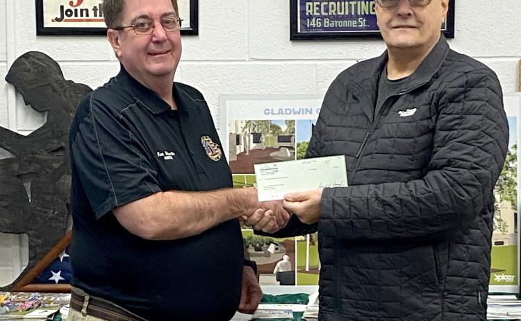 Pictured are Ken Roberts, Office of Veterans Affairs, and Tom Alward, from the Gladwin Masonic Lodge and a Vietnam veteran.