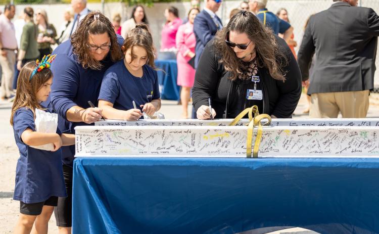 BEAM RAISING CEREMONY HELD FOR PARDEE CANCER WELLNESS CENTER