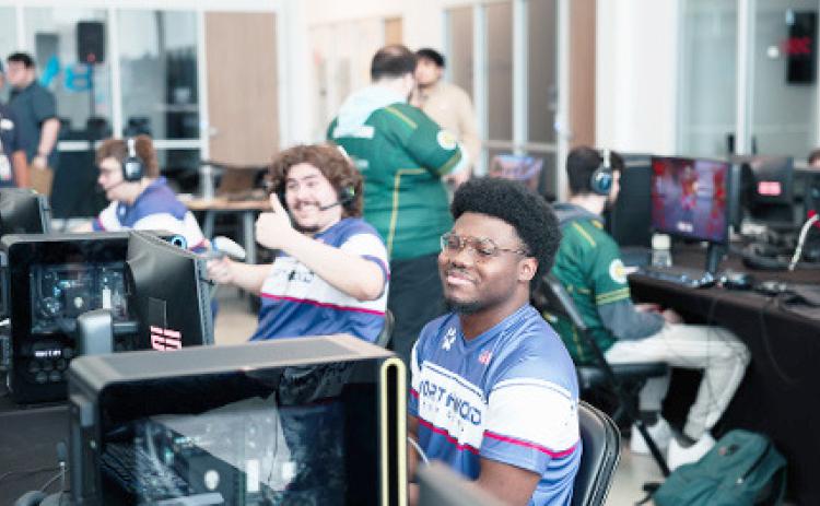 Northwood Esports standout Jeremiah “Nium” Harrison, who has signed a professional contract with OpTic Gaming to compete for its Call of Duty Challengers roster.