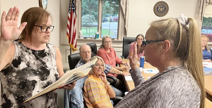 Gladwin City Clerk Marietta Andrist swears in Tesha Wyatt after Wyatt was appointed to the City Council at last week’s Regular Meeting to replace John Caffrey, who resigned in August.