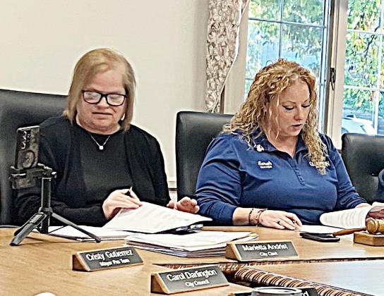 Pictured are (at left) Marietta Andrist and (at right) Gladwin Mayor Sarah Kile.