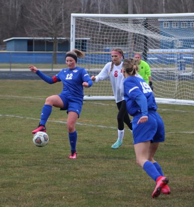 Gladwin’s Katie Seebeck tries to control the bouncing ball in front of Beaverton’s net.