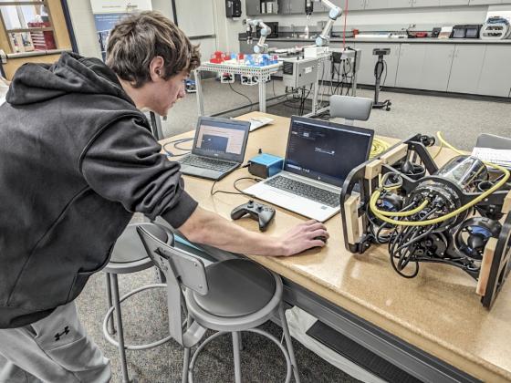 Michigan manufacturers work to expand engineering training to high schools