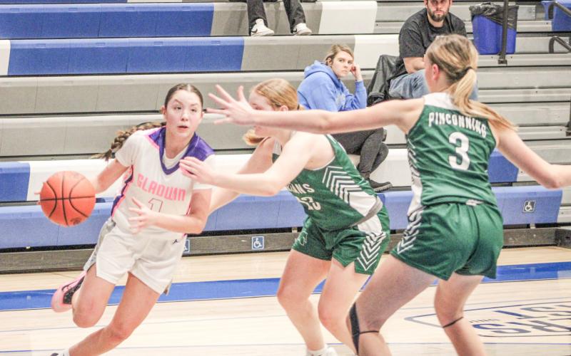 Gladwin’s Liliana Gutierrez drives the baseline during last week’s loss to visiting Pinconning on Coaches Vs. Cancer Night.
