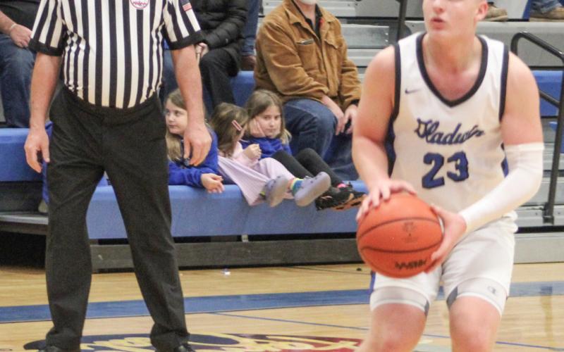 Jayden Mieske sets up for the shot.
