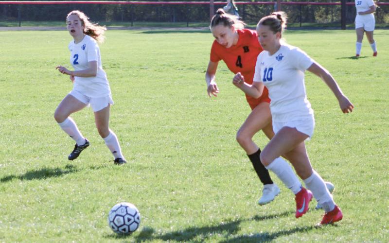 Gladwin’s Madisyn Lockwood and Beaverton’s Trinity Danielak race for a loose ball during Thursday’s game.