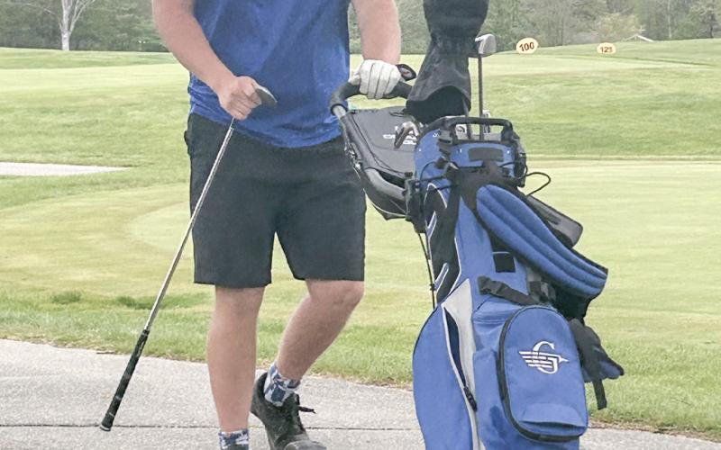 At right, Gladwin’s Aiden McKenna putts for dough at last week’s Jack Pine Conference event at Sugar Springs. At left, Hunter Simpson shot 44 last week at Sugar Springs to help Gladwin lock up the Jack Pine Conference title.