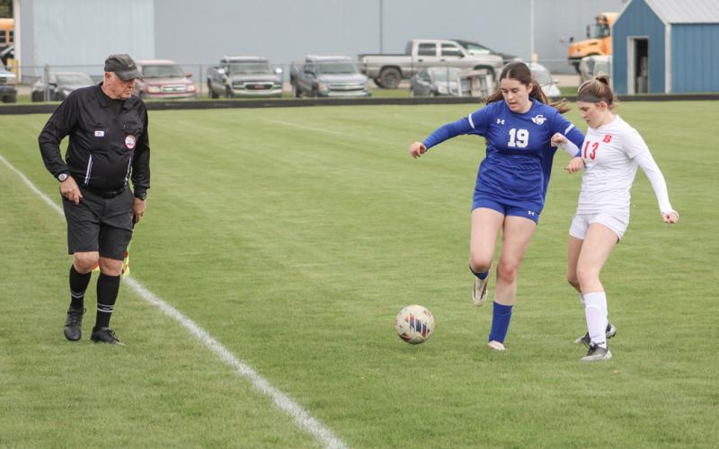 Gladwin’s Laura Elorriaga mixes it up with Beaverton’s Blaire Orton during the 4-0 victory for the host Flying G’s on Wednesday.