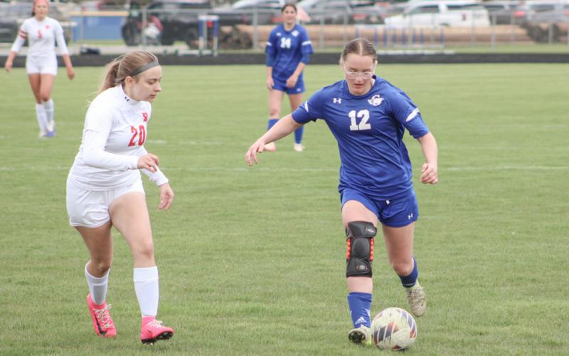 Beaverton’s Olivia Somers closes in on Gladwin’s Abby Thume during the 4-0 victory for the Flying G’s on Wednesday.