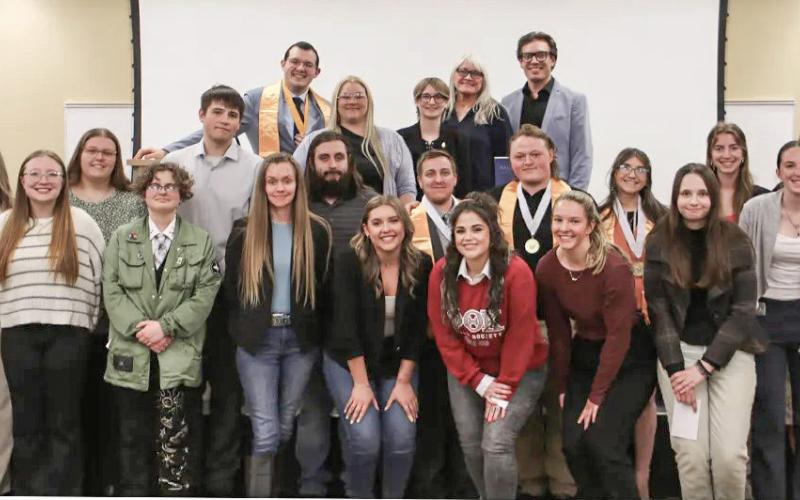 Mid Phi Theta Kappa Chapter inducts students